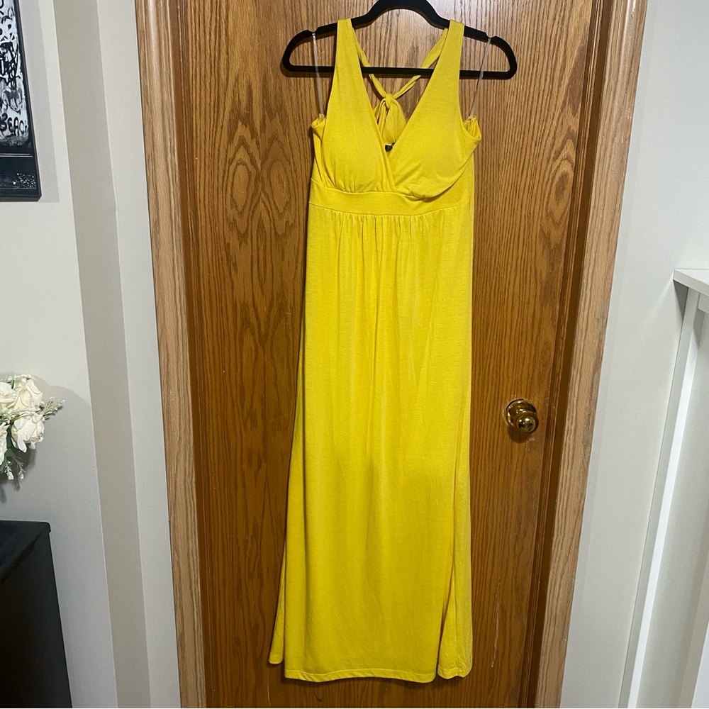 Super cute yellow maxi dress